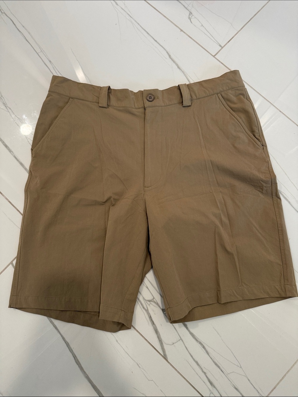 Under Armour Men's Flat Front Khaki Shorts Golf